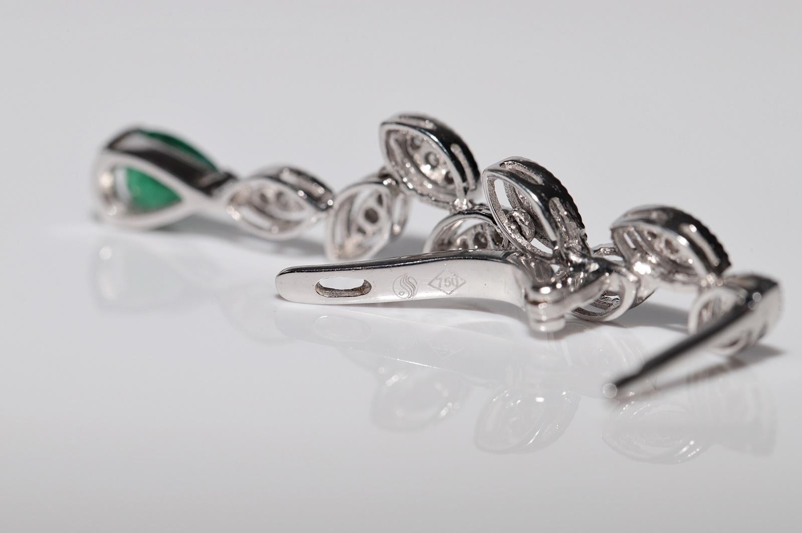 18 Karat Gold Natürlicher Diamant und Smaragd Dekorierter Tropfenohrring im Angebot 4