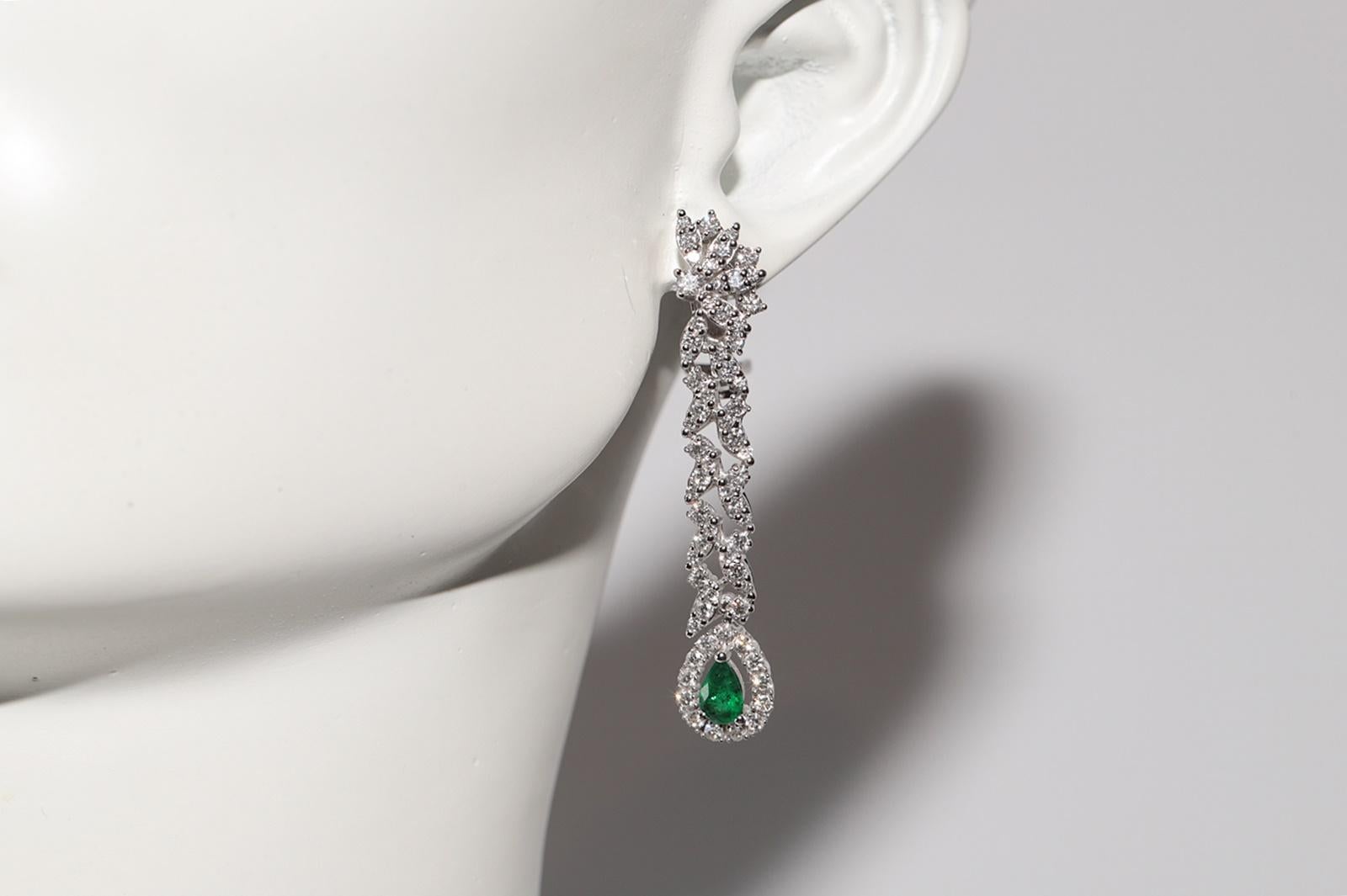 18k Gold Natural Diamond And Emerald Decorated Drop Earring in vendita 5