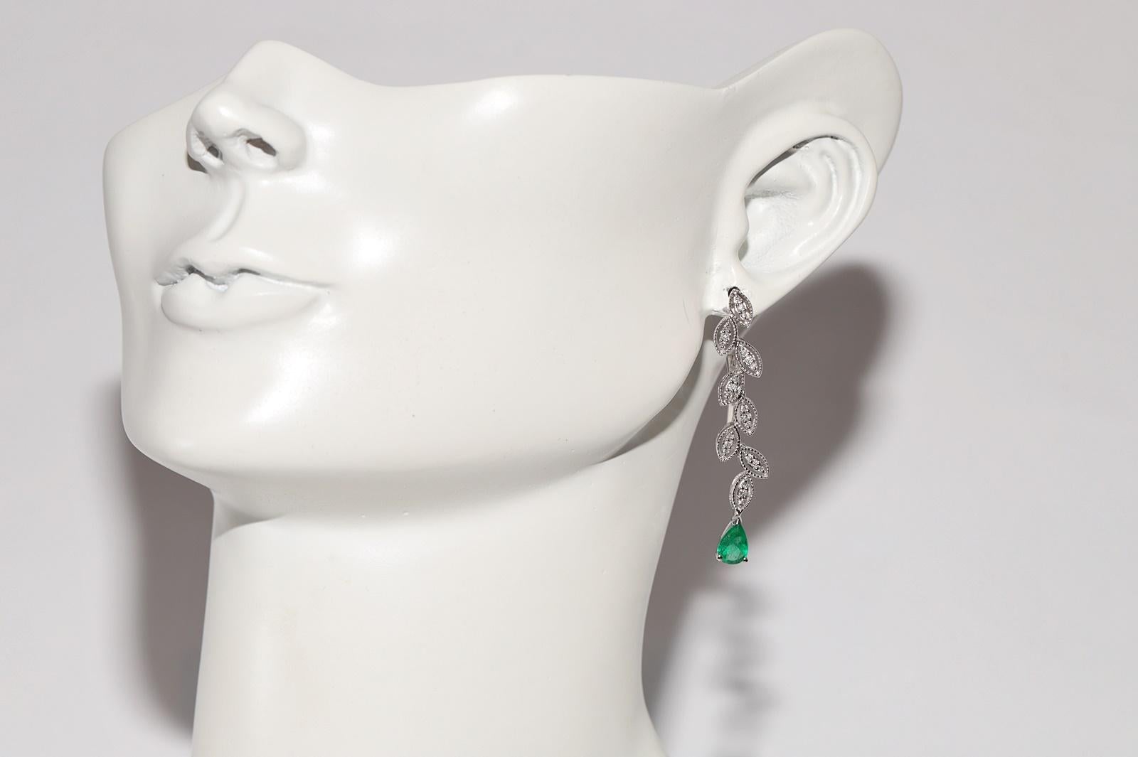 18k Gold Natural Diamond And Emerald Decorated Drop Earring in vendita 7
