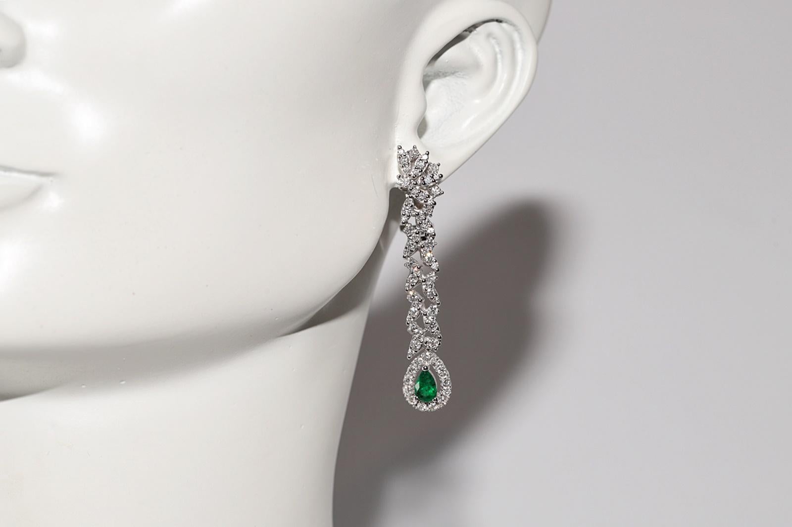 18k Gold Natural Diamond And Emerald Decorated Drop Earring in vendita 7