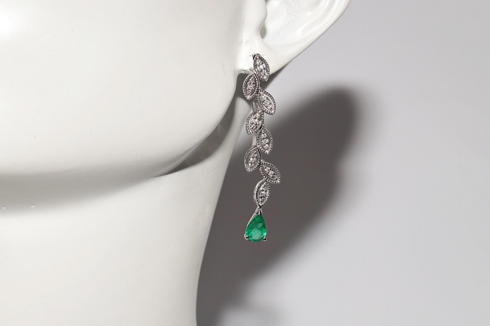 18k Gold Natural Diamond And Emerald Decorated Drop Earring in vendita 8