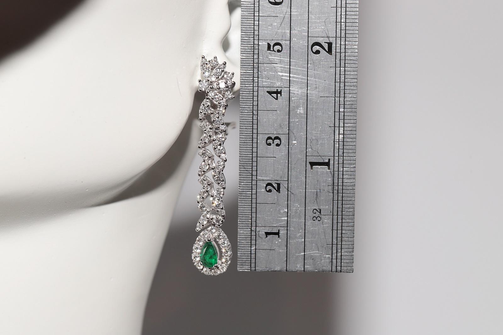 18k Gold Natural Diamond And Emerald Decorated Drop Earring in vendita 8
