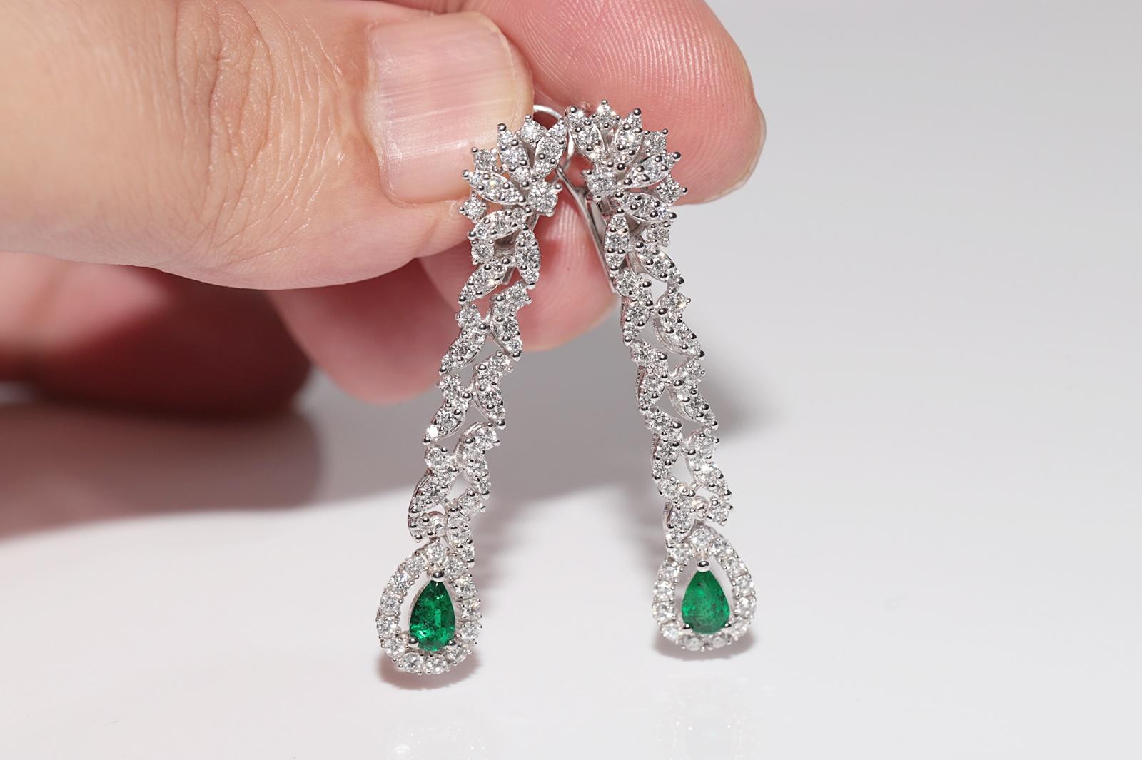 18k Gold Natural Diamond And Emerald Decorated Drop Earring in vendita 10