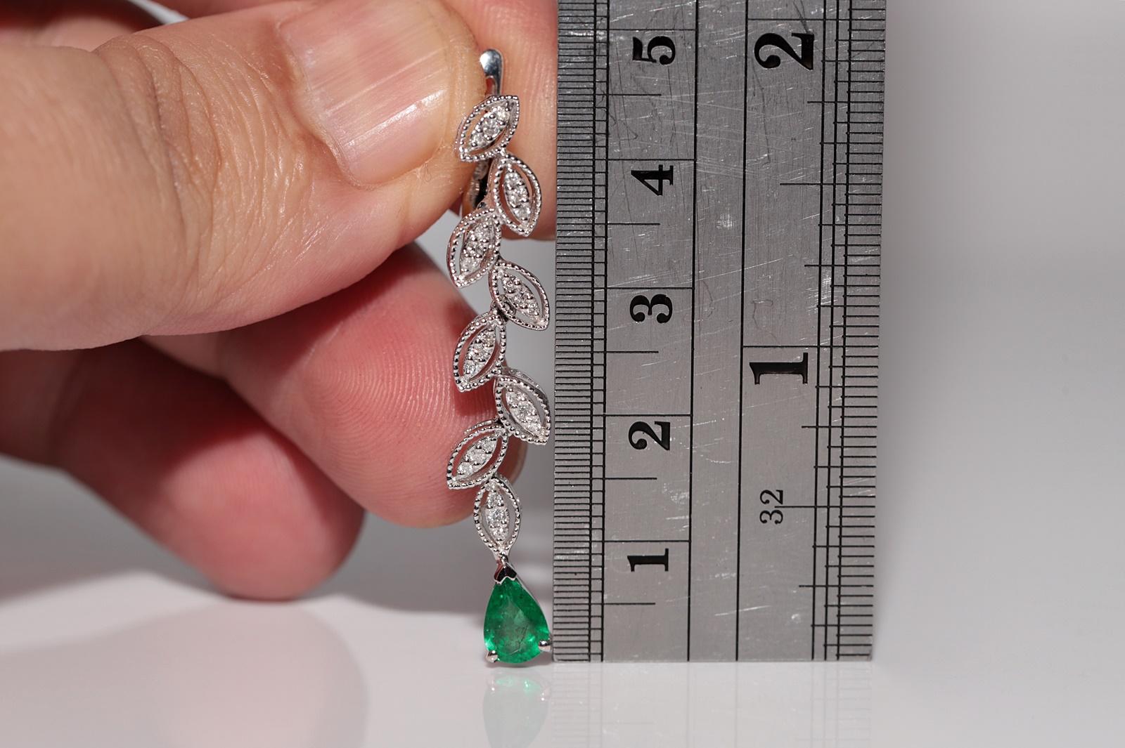 18 Karat Gold Natürlicher Diamant und Smaragd Dekorierter Tropfenohrring (Brillantschliff) im Angebot