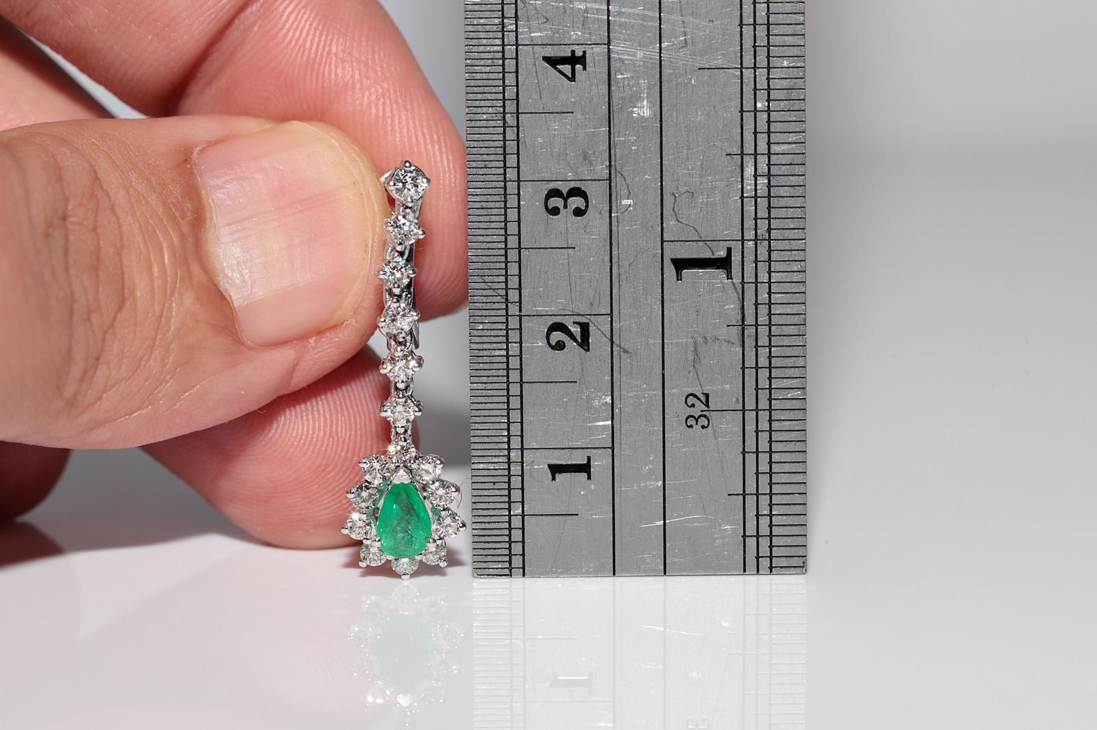 Boucle d'oreille pendante en or 18k ornée de diamants naturels et d'émeraudes Bon état - En vente à Fatih/İstanbul, 34