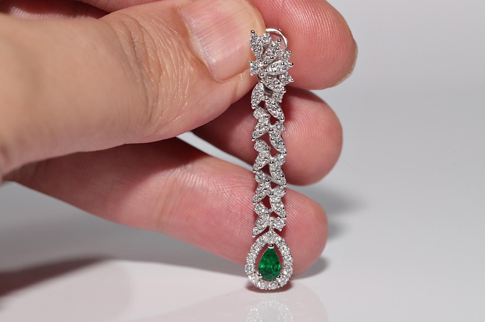 Donna 18k Gold Natural Diamond And Emerald Decorated Drop Earring in vendita