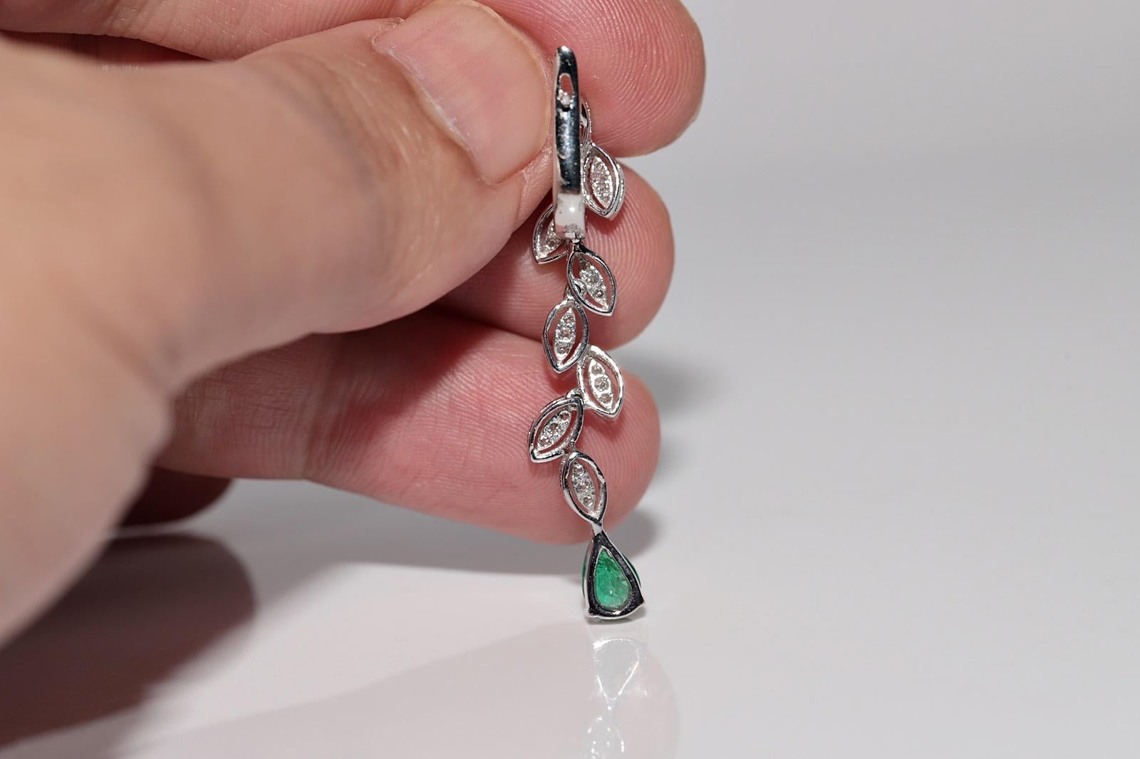 18k Gold Natural Diamond And Emerald Decorated Drop Earring in vendita 2