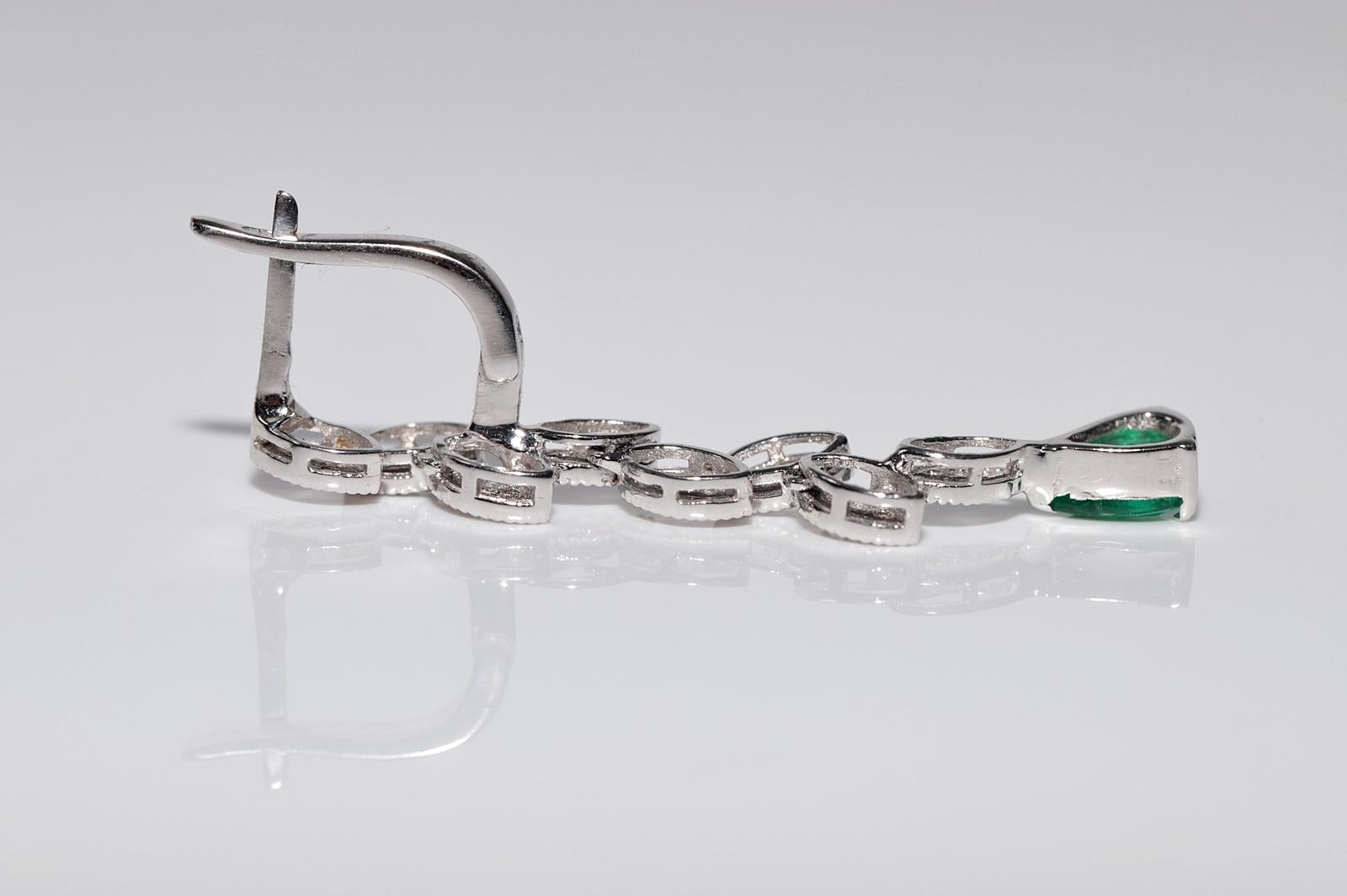 18 Karat Gold Natürlicher Diamant und Smaragd Dekorierter Tropfenohrring im Angebot 3