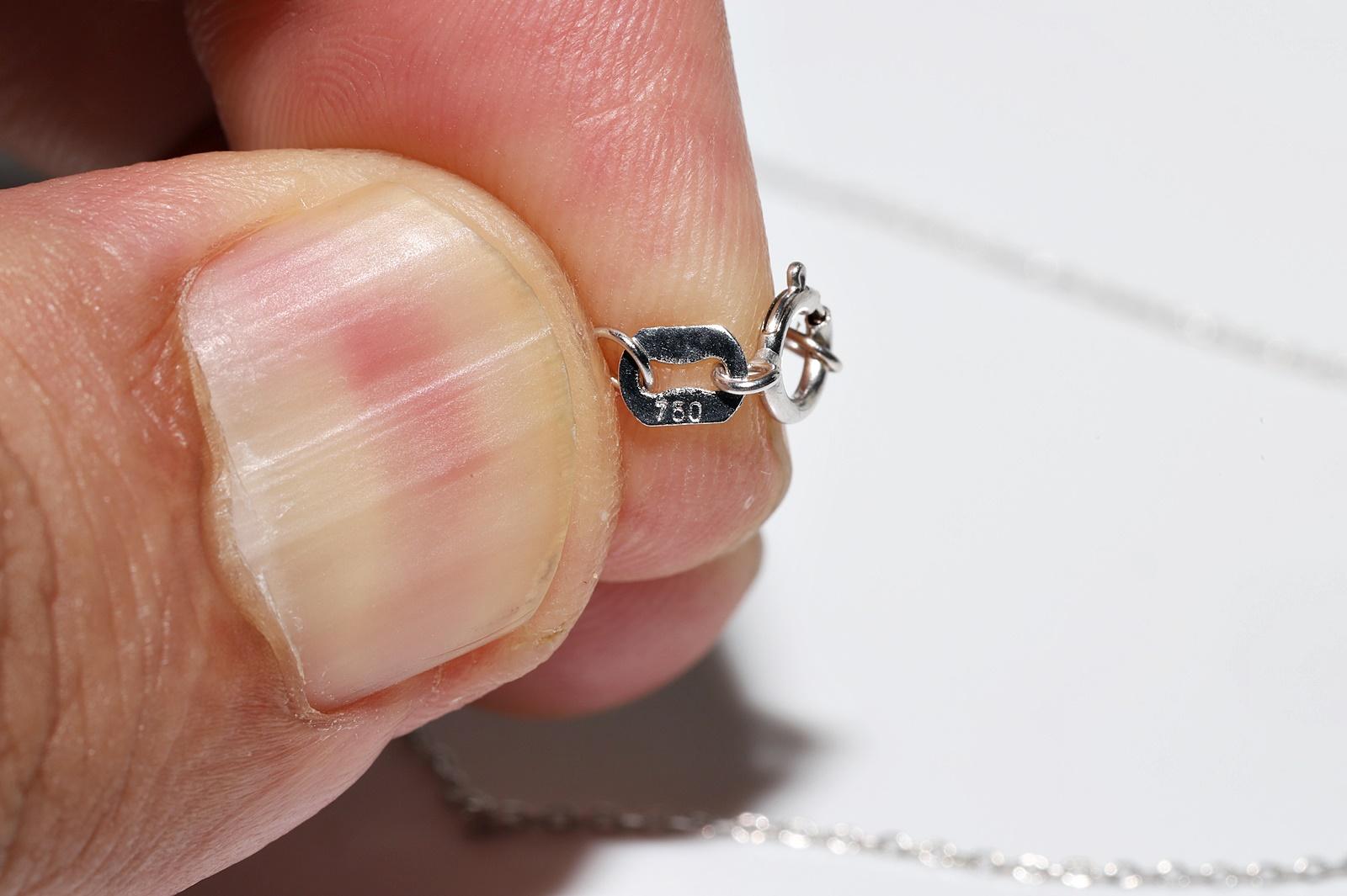 Collana con ciondolo decorato con diamanti naturali e smeraldi in oro 18k in vendita 5