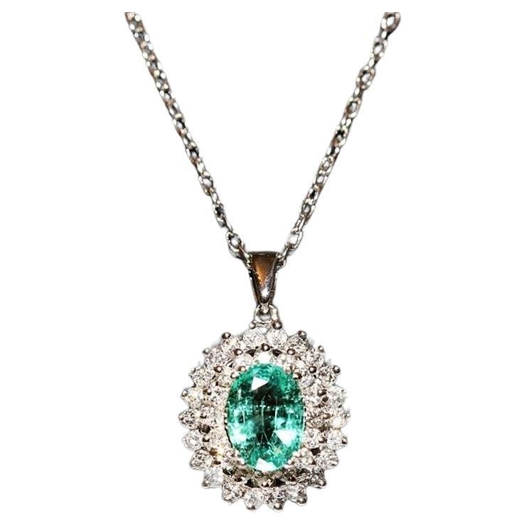 In very good condition..
Total weight 5.1 grams.
Totally is diamond about 0.90 carat.
The diamond is has G-H color and vs-s1-s2 clarity.
Totally is emerald 1.20 carat.
Total lenght is chain 45 cm.
Please contact for any questions.
