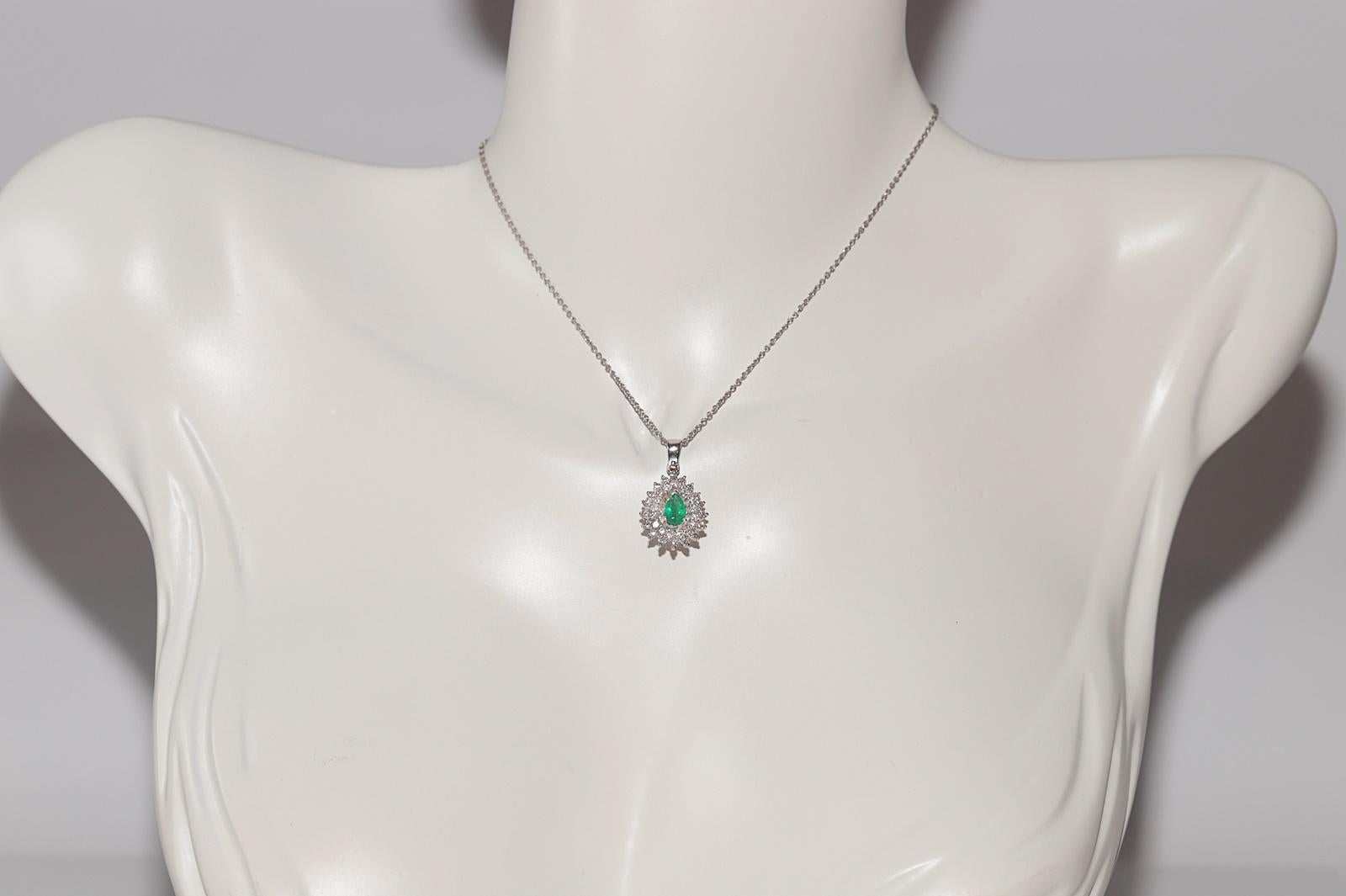 In very good condition.
Total weight is 5 grams.
Totally is diamond 0.60 ct.
The diamond is has G-H color and vvs-vs clarity.
Totally is emerald 0.70 ct.
Total lenght is chain 45 cm.
Please contact for any questions.