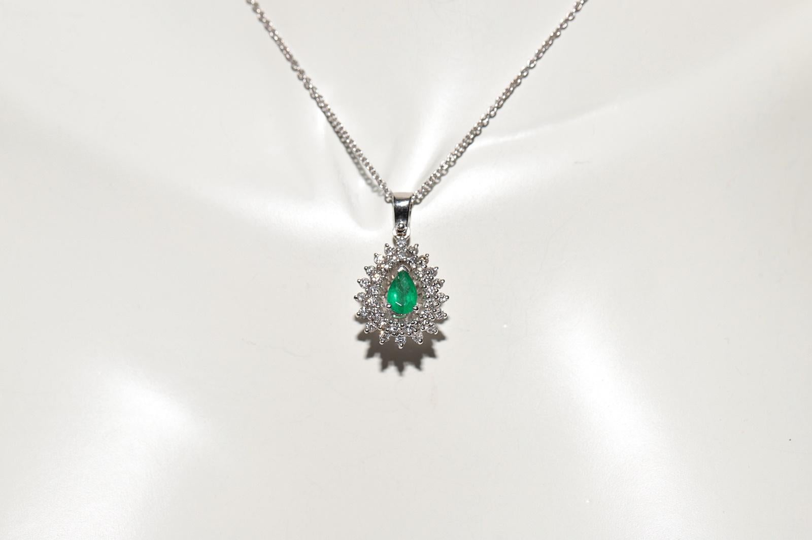 Modern 18k Gold Natural Diamond And Emerald Decorated Pendant Necklace For Sale