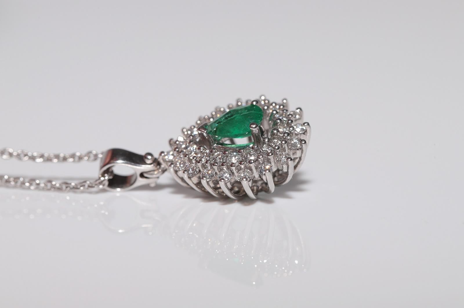 18 Karat Gold Natürlicher Diamant und Smaragd verzierter Anhänger Halskette im Angebot 1