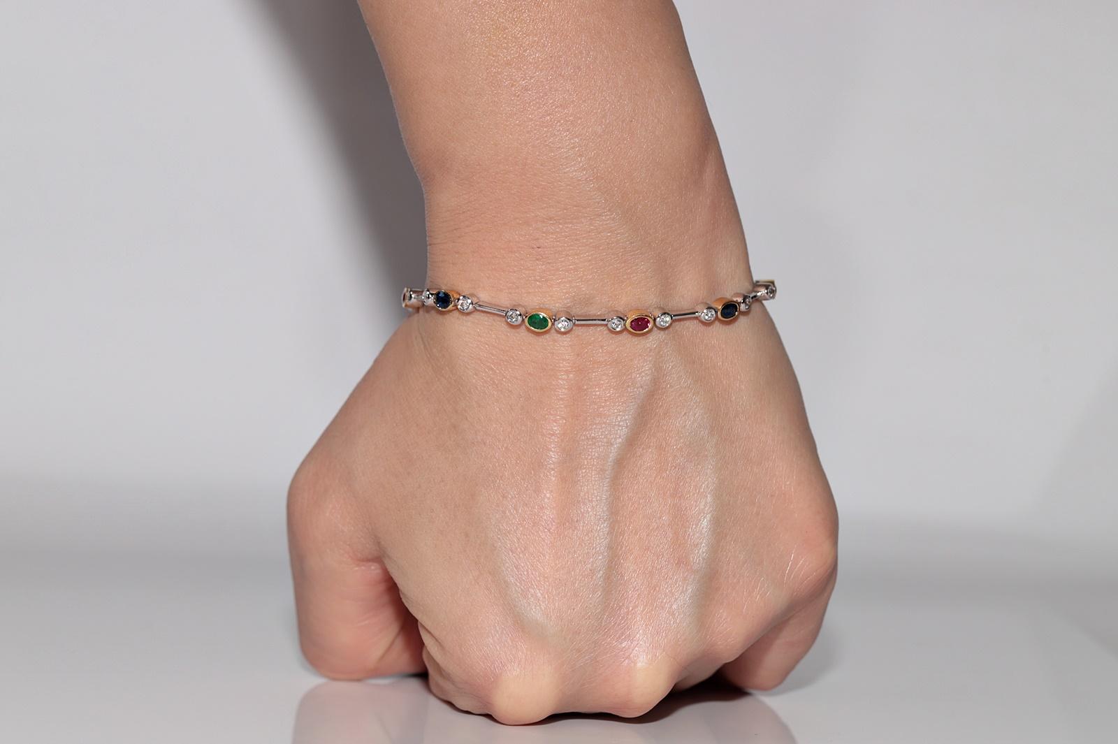 Tennisarmband aus 18 Karat Gold mit natürlichen Diamanten und Smaragden, Saphiren und Rubinen im Angebot 12