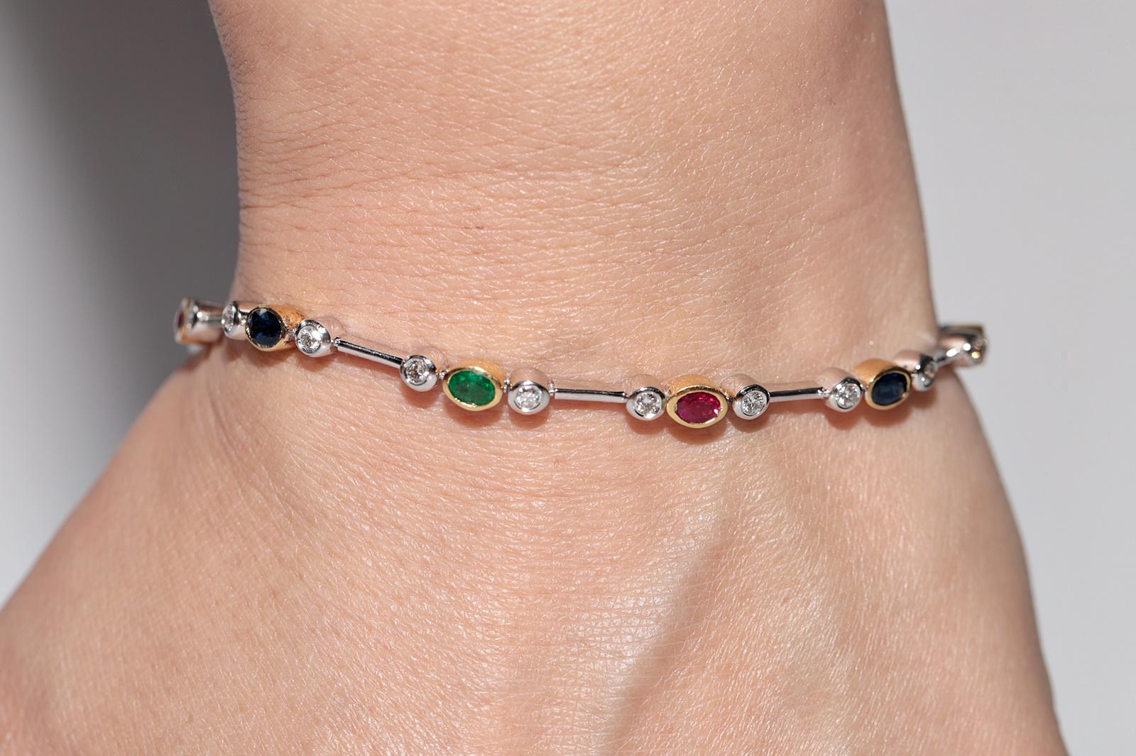 Tennisarmband aus 18 Karat Gold mit natürlichen Diamanten und Smaragden, Saphiren und Rubinen im Angebot 13