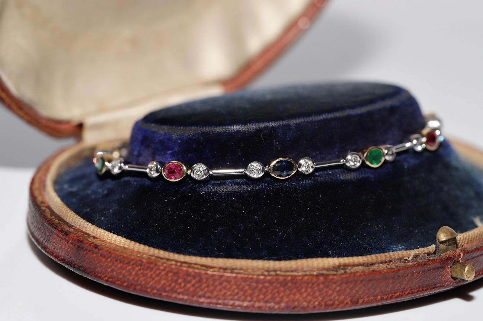 Tennisarmband aus 18 Karat Gold mit natürlichen Diamanten und Smaragden, Saphiren und Rubinen (Brillantschliff) im Angebot
