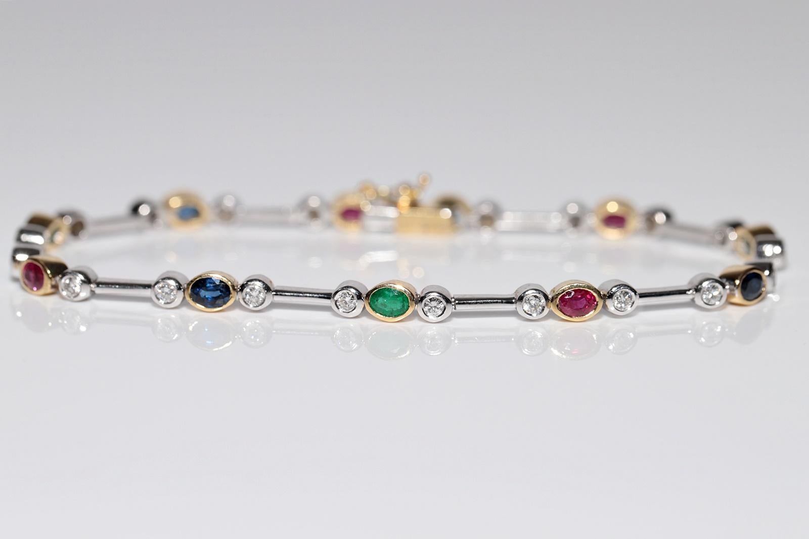 Tennisarmband aus 18 Karat Gold mit natürlichen Diamanten und Smaragden, Saphiren und Rubinen im Angebot 2