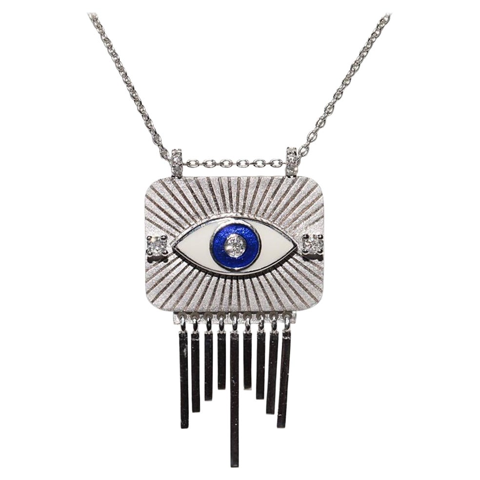 Collana con ciondolo decorato con diamanti naturali e smalto in oro 18k