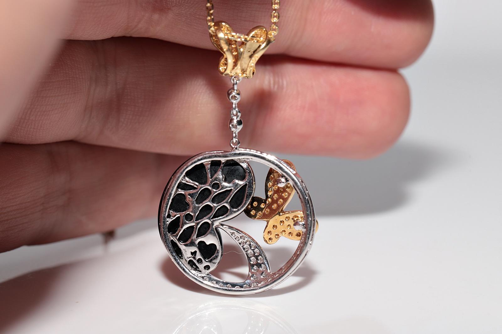 18k Gold Natural Diamond And Onyx Decorated Butterfly Pendant Necklace For Sale 2