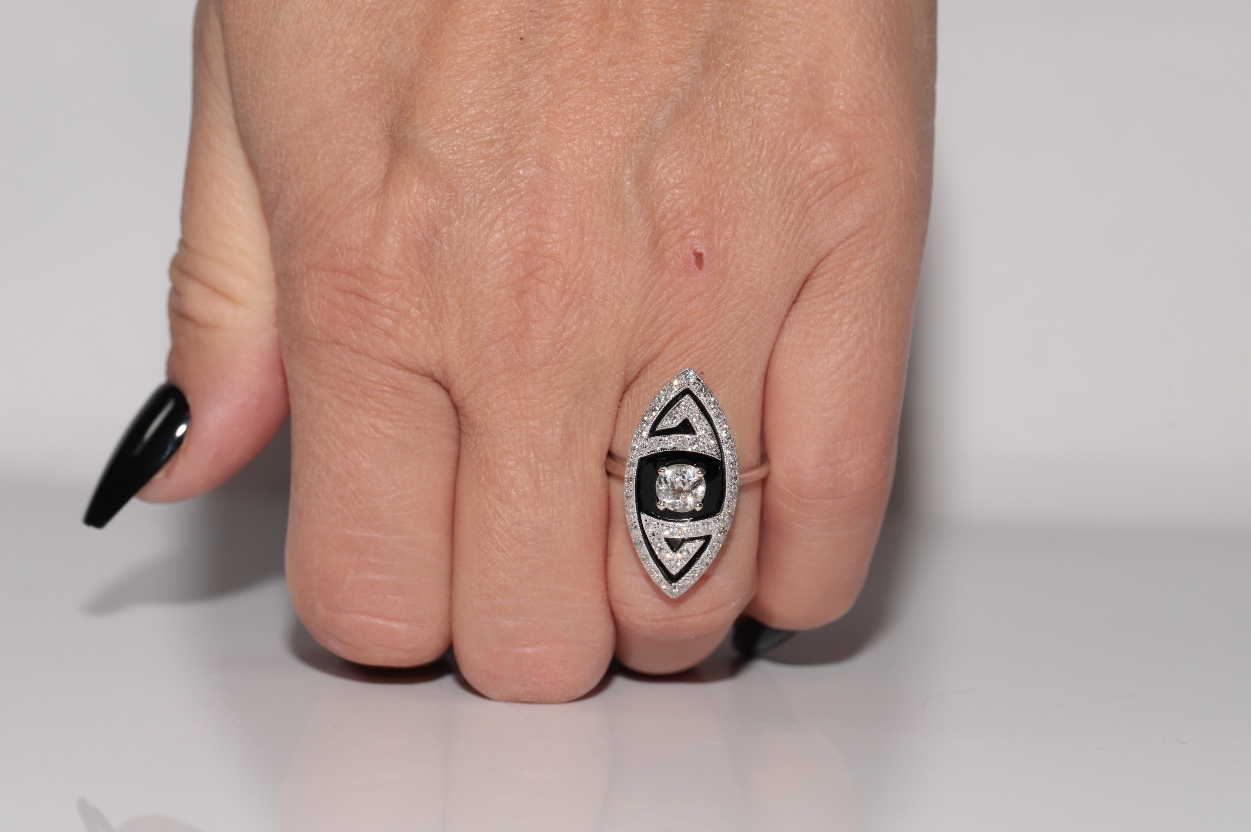 Anello Navette decorato con diamanti naturali e onice in oro 18k in vendita 8