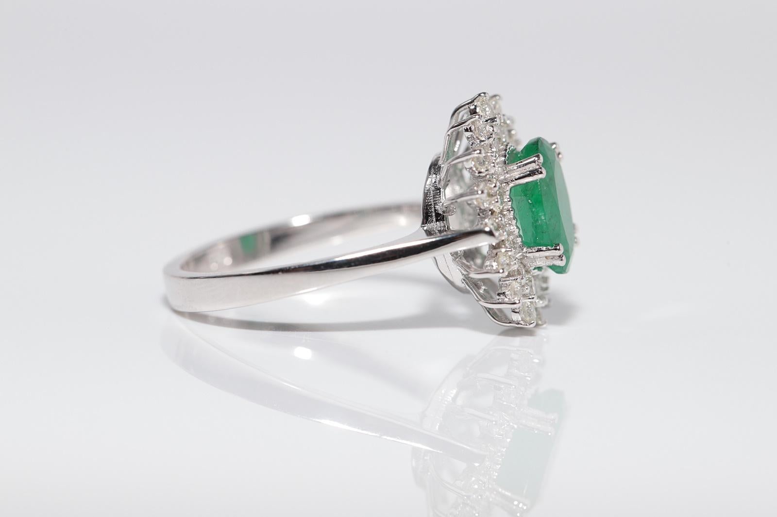 18k Gold Natürlicher Diamant und Smaragd im Ovalschliff Dekorierter Cocktailring im Angebot 5