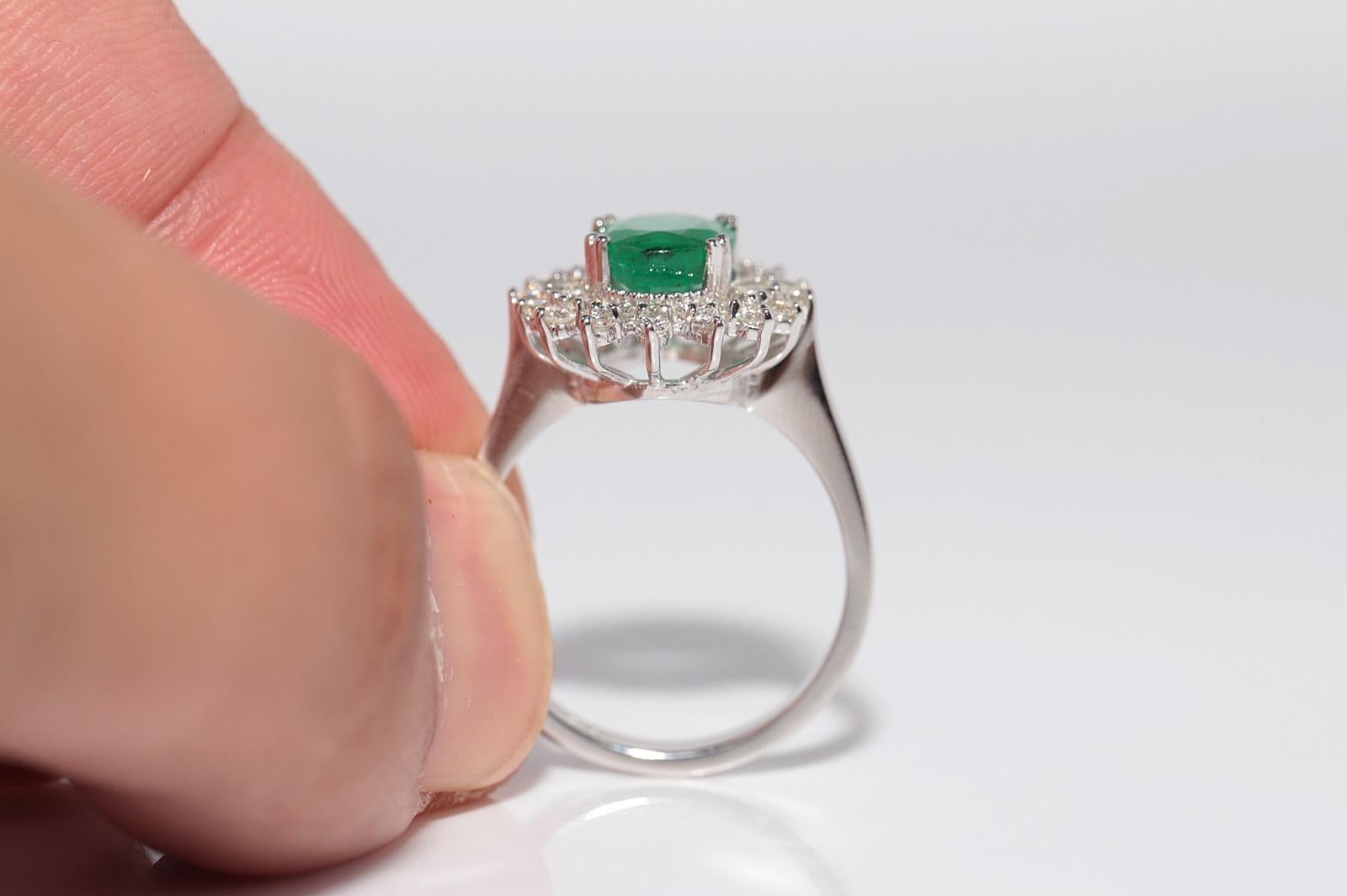 18k Gold Natürlicher Diamant und Smaragd im Ovalschliff Dekorierter Cocktailring im Angebot 6