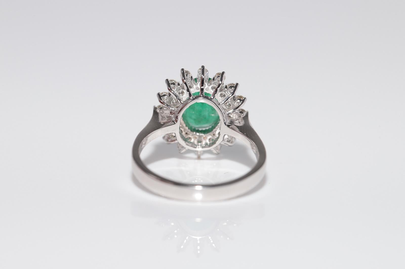 18k Gold Natürlicher Diamant und Smaragd im Ovalschliff Dekorierter Cocktailring im Angebot 7