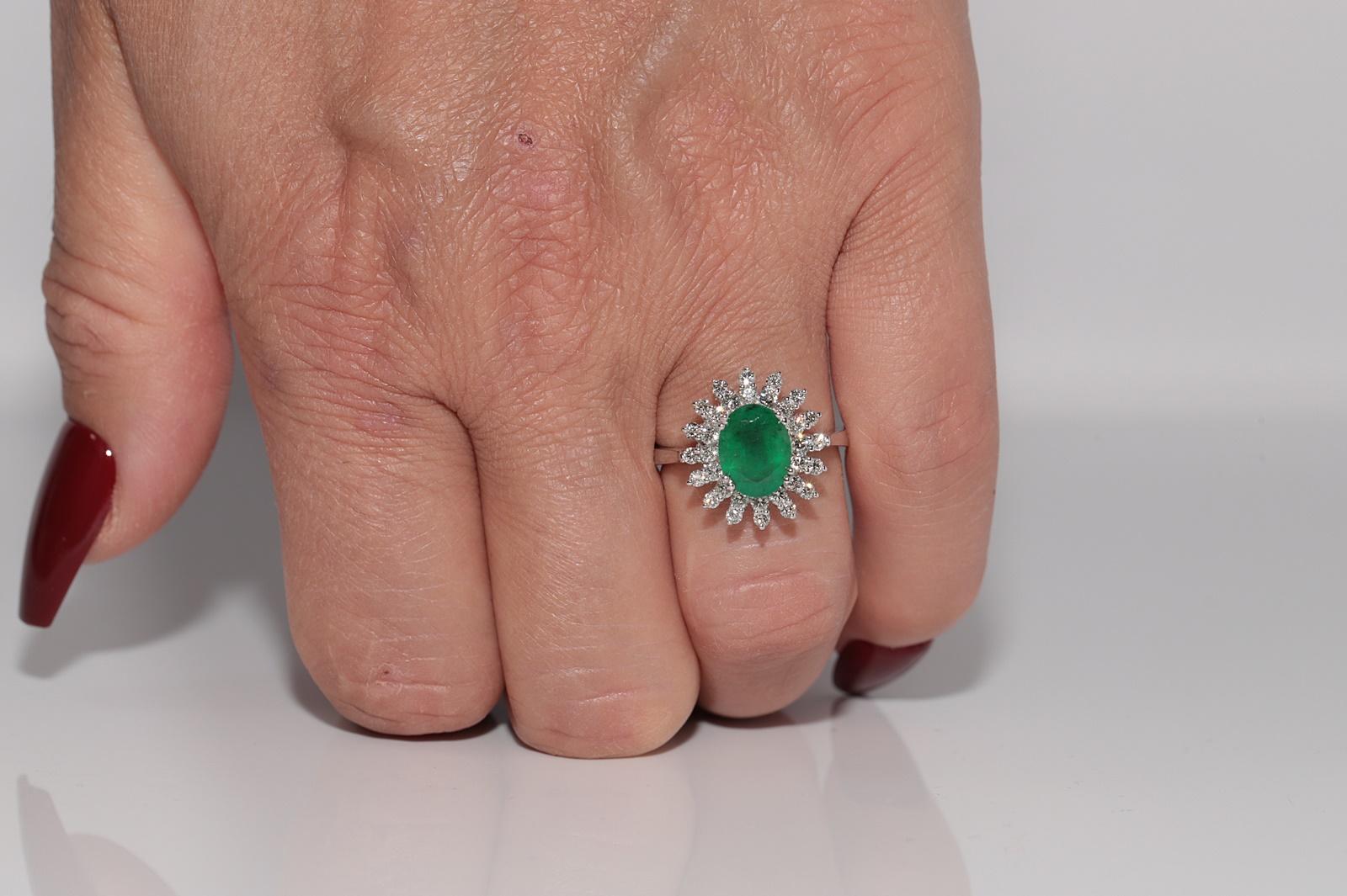 18k Gold Natürlicher Diamant und Smaragd im Ovalschliff Dekorierter Cocktailring (Moderne) im Angebot