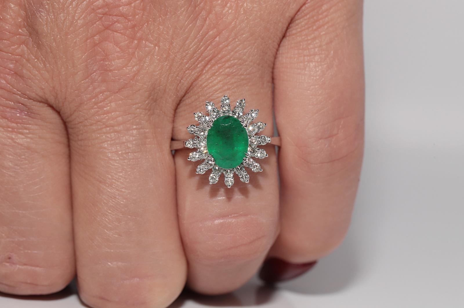 18k Gold Natürlicher Diamant und Smaragd im Ovalschliff Dekorierter Cocktailring (Brillantschliff) im Angebot