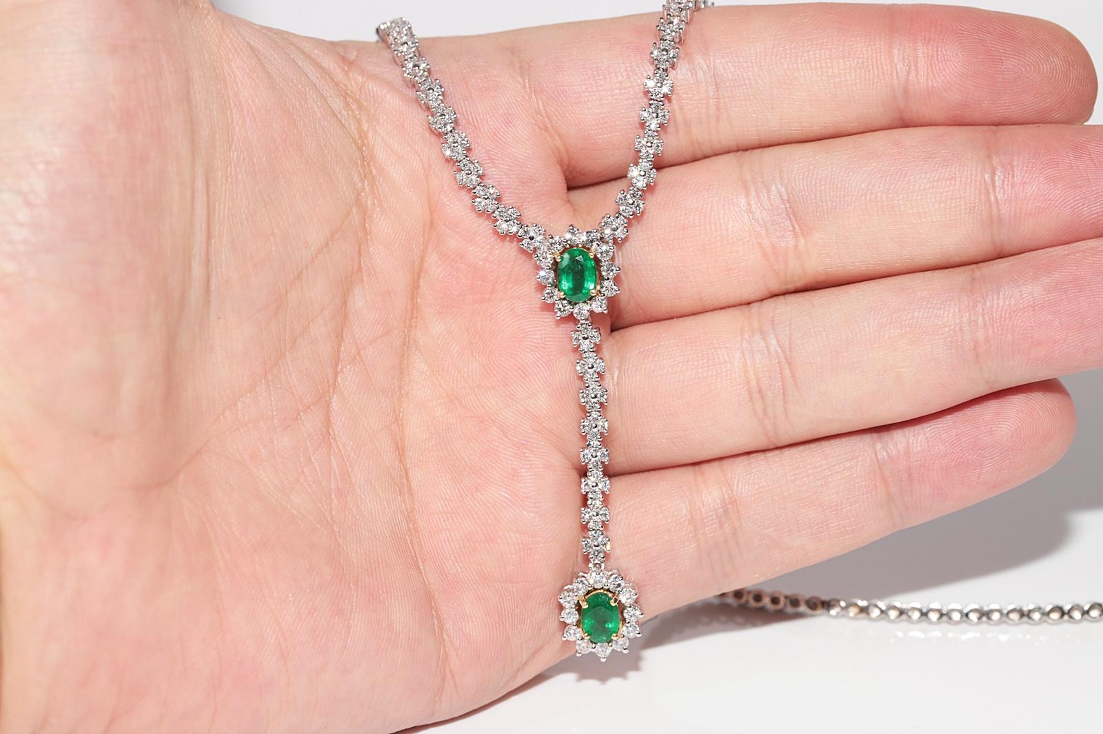 Women's 18k Gold Natural Diamond And Oval Cut Emerald Decorated Necklace For Sale