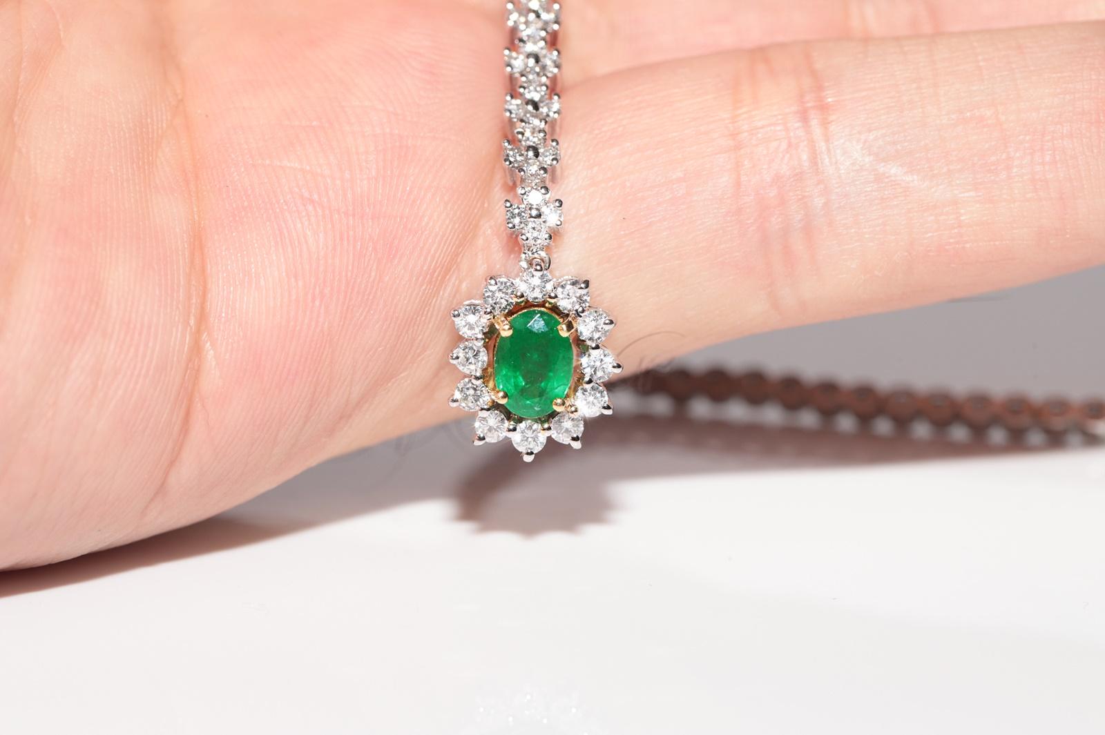 18k Gold Natural Diamond And Oval Cut Emerald Decorated Necklace For Sale 1