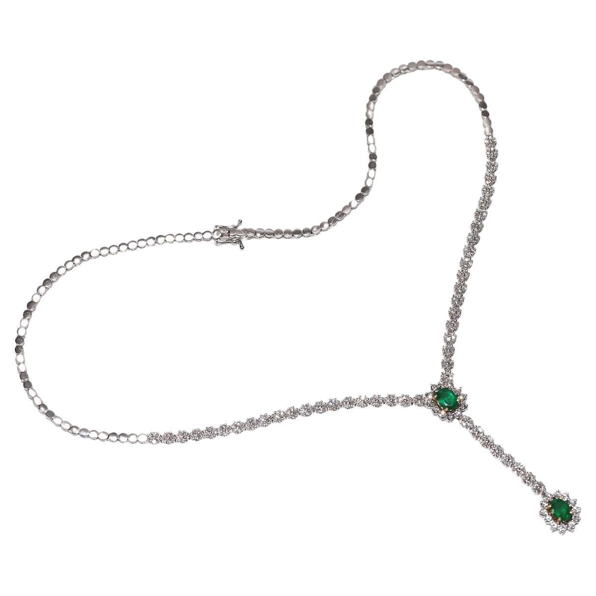 18k Gold Natural Diamond And Oval Cut Emerald Decorated Necklace