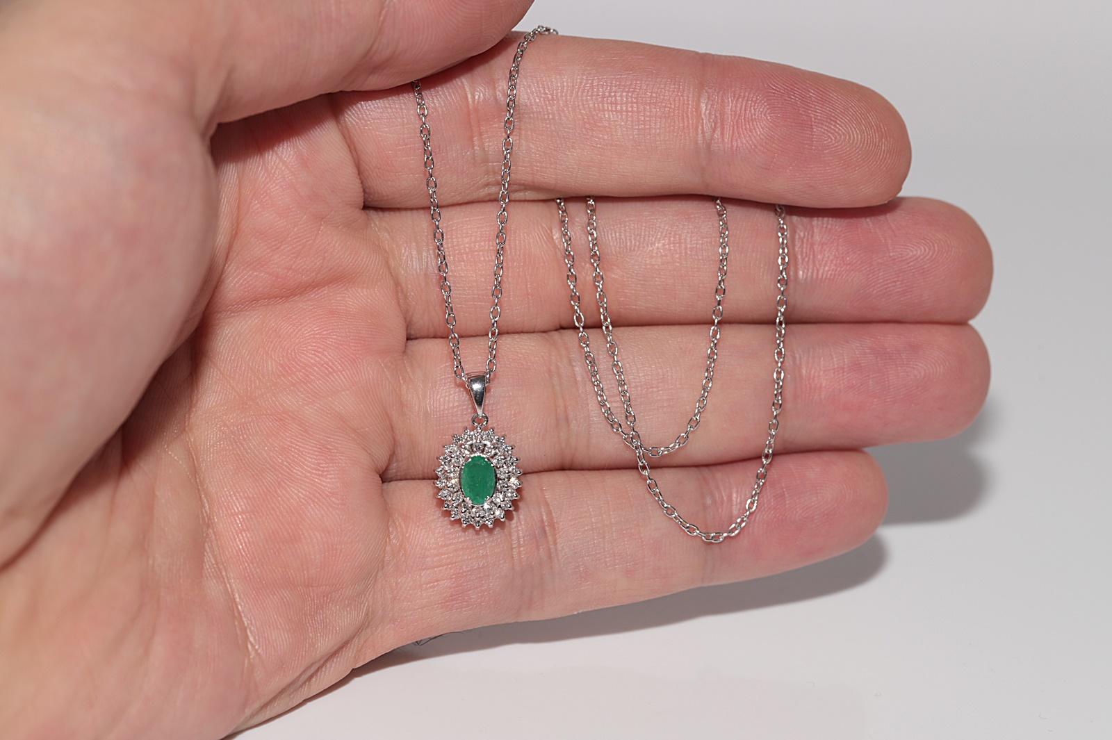 18k Gold Natural Diamond And Oval Cut Emerald Decorated Pendant Necklace For Sale 4
