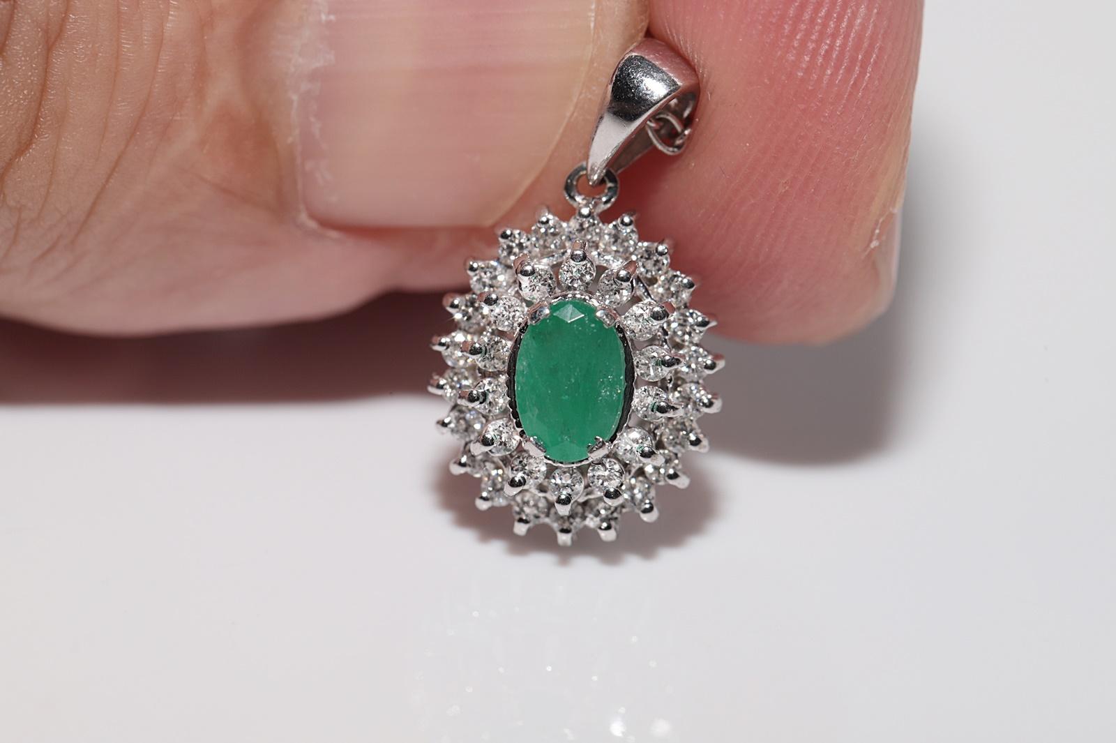 18k Gold Natural Diamond And Oval Cut Emerald Decorated Pendant Necklace For Sale 7