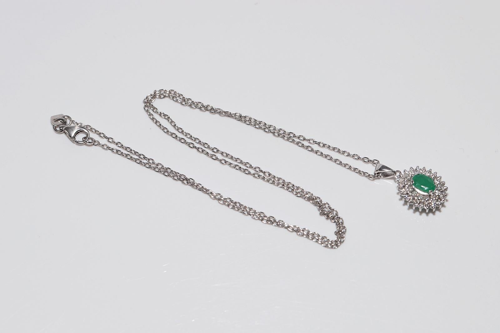 18 Karat Gold Natürlicher Diamant und Smaragd im Ovalschliff Smaragd verzierter Anhänger Halskette im Angebot 8