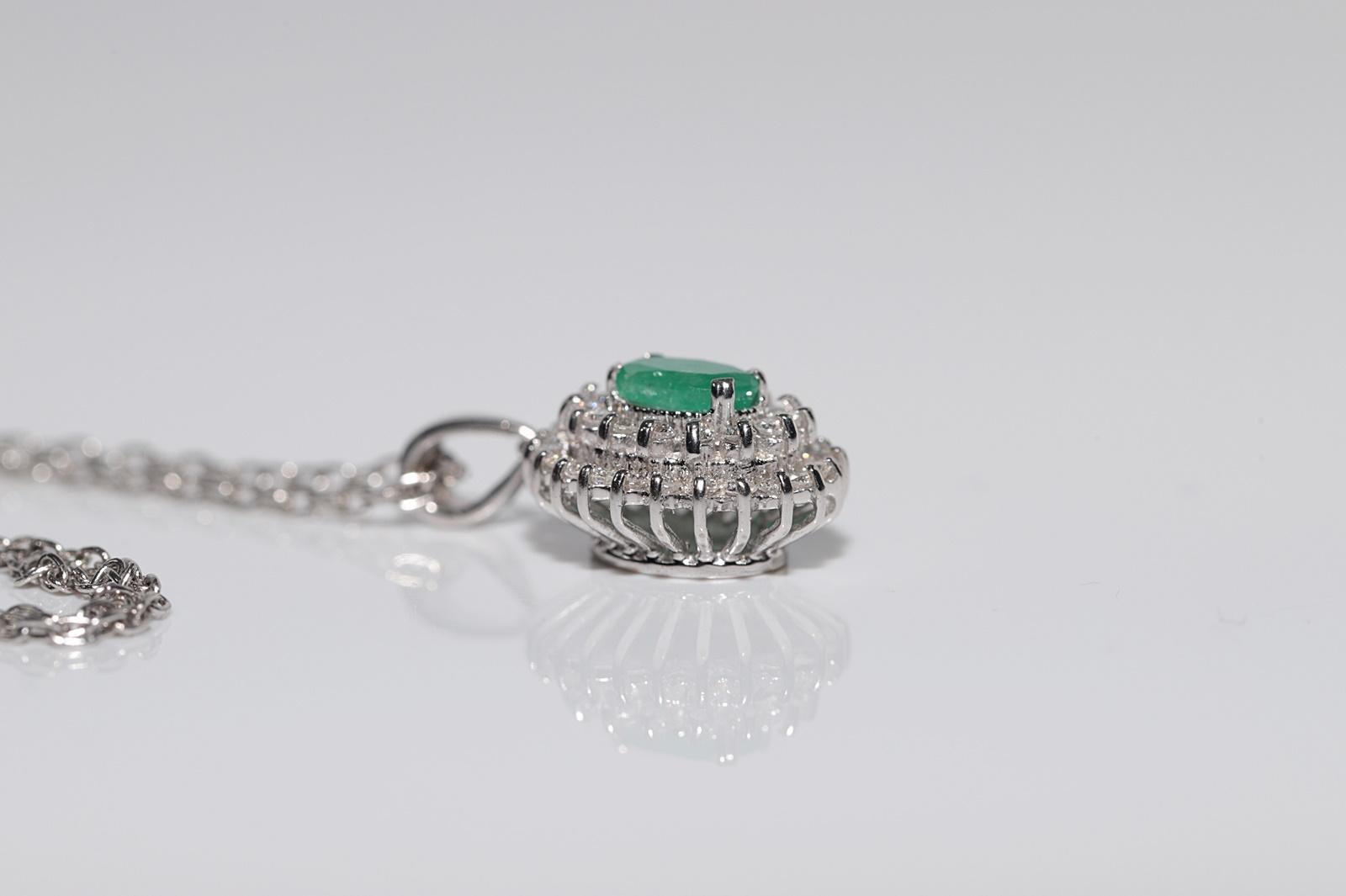 18k Gold Natural Diamond And Oval Cut Emerald Decorated Pendant Necklace For Sale 9