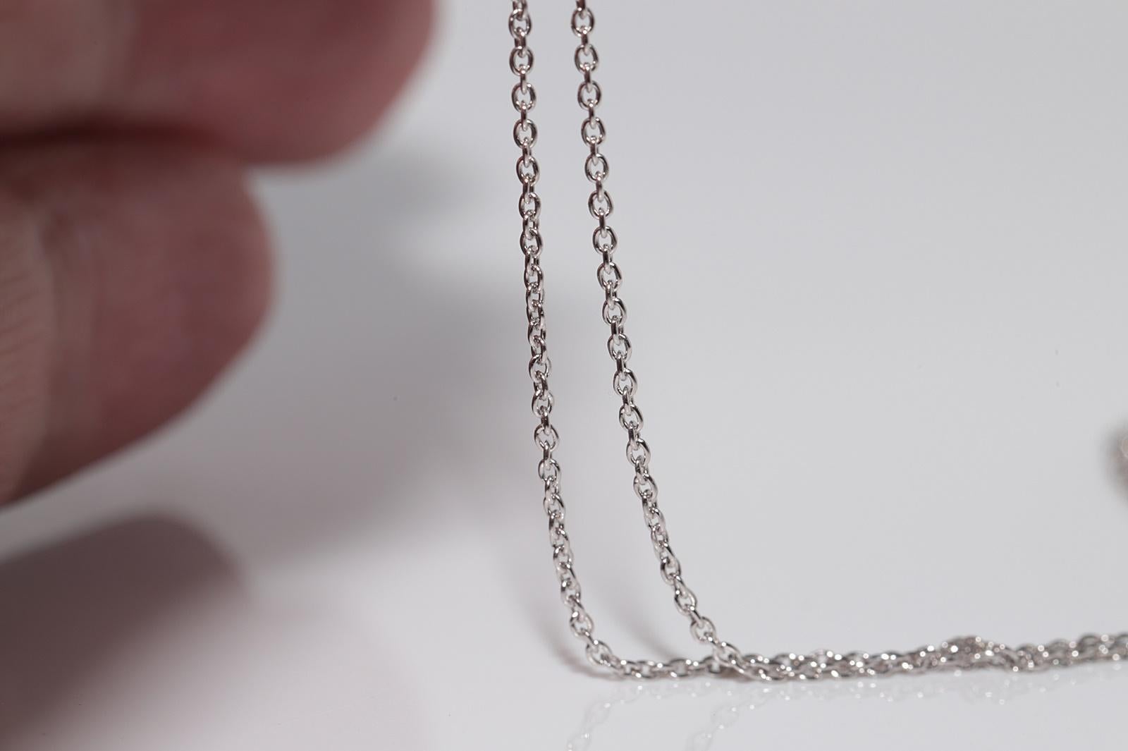 Collier pendentif en or 18k orné de diamants naturels et d'émeraudes de taille ovale en vente 12