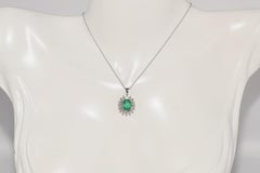 18k Gold Natural Diamond And Oval Cut Emerald Decorated Pendant Necklace