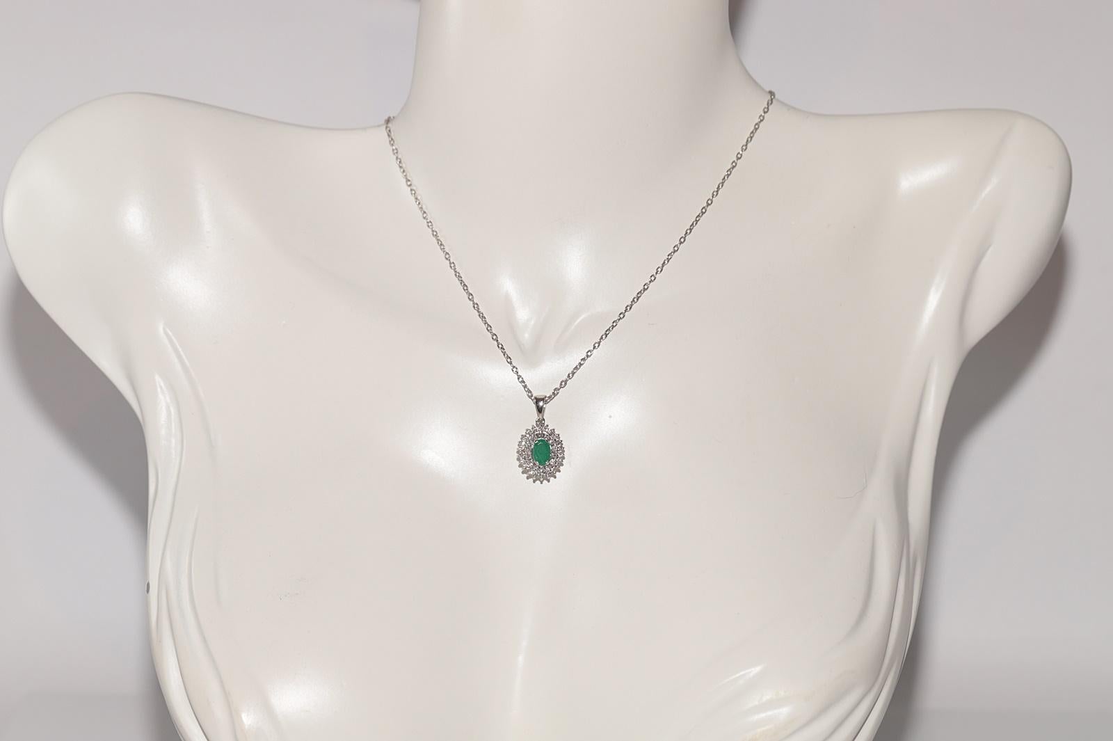Modern 18k Gold Natural Diamond And Oval Cut Emerald Decorated Pendant Necklace For Sale