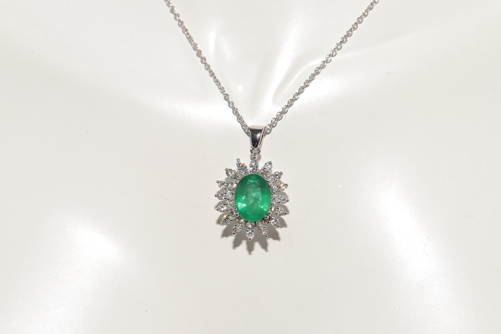 18k Gold Natural Diamond And Oval Cut Emerald Decorated Pendant Necklace (Moderne) im Angebot