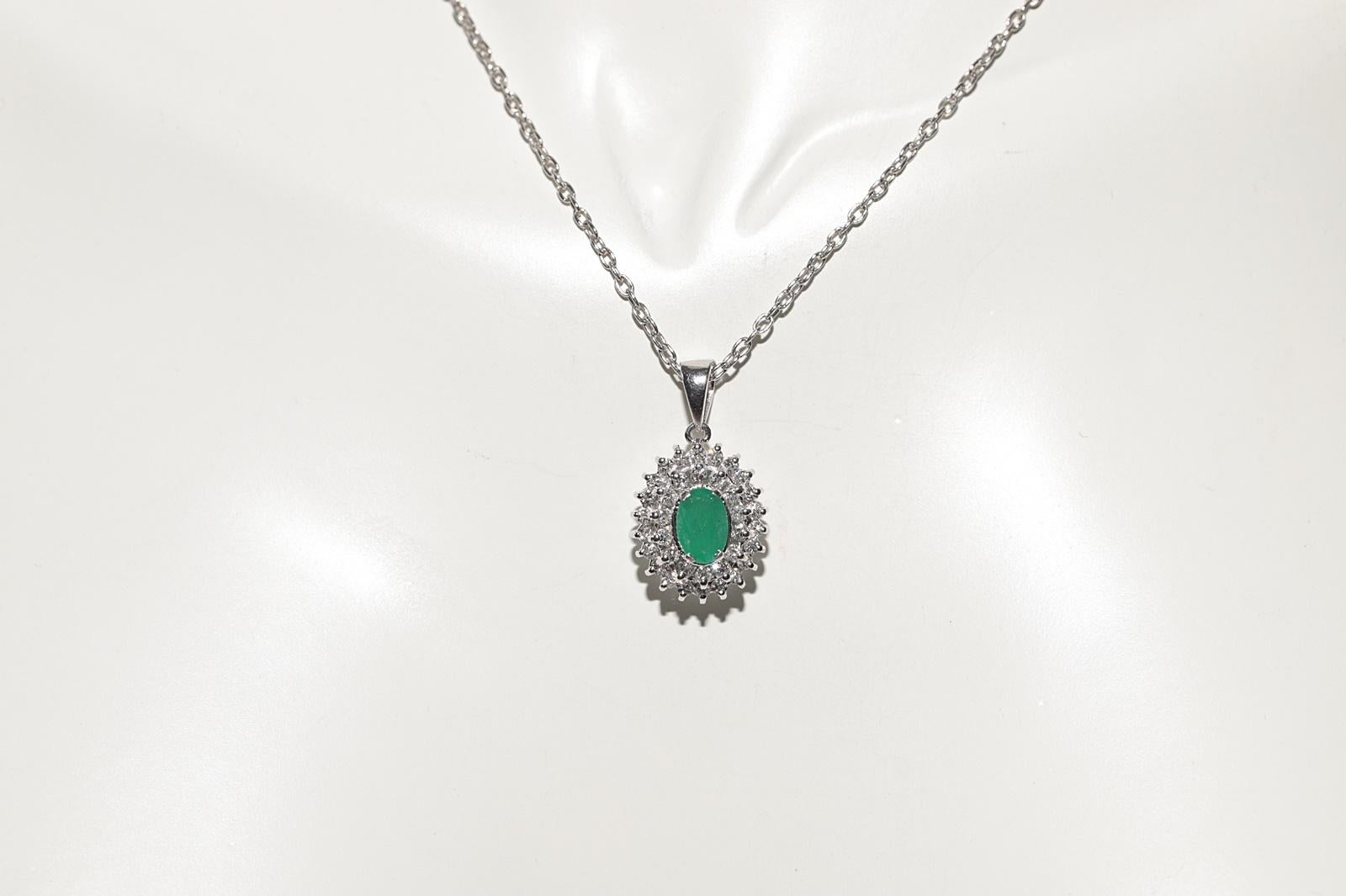 Brilliant Cut 18k Gold Natural Diamond And Oval Cut Emerald Decorated Pendant Necklace For Sale