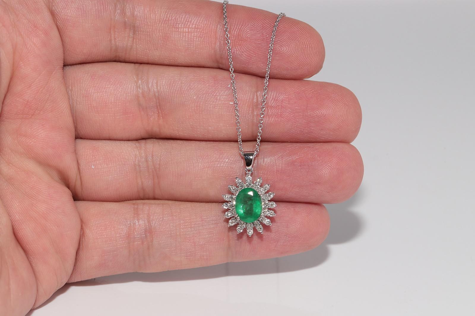 18k Gold Natural Diamond And Oval Cut Emerald Decorated Pendant Necklace Damen im Angebot