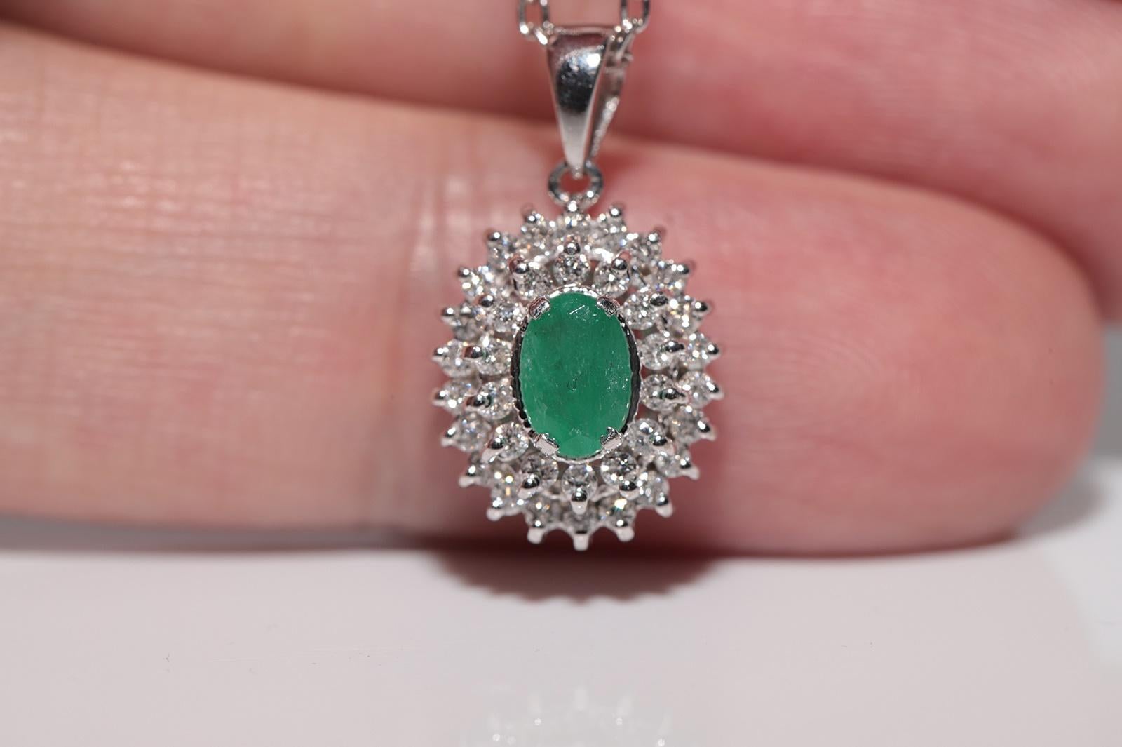 18 Karat Gold Natürlicher Diamant und Smaragd im Ovalschliff Smaragd verzierter Anhänger Halskette im Angebot 1