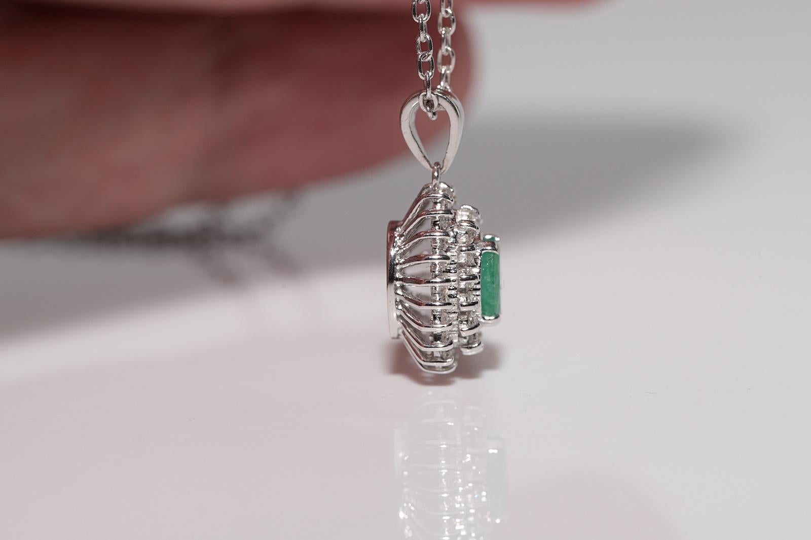 18k Gold Natural Diamond And Oval Cut Emerald Decorated Pendant Necklace For Sale 2