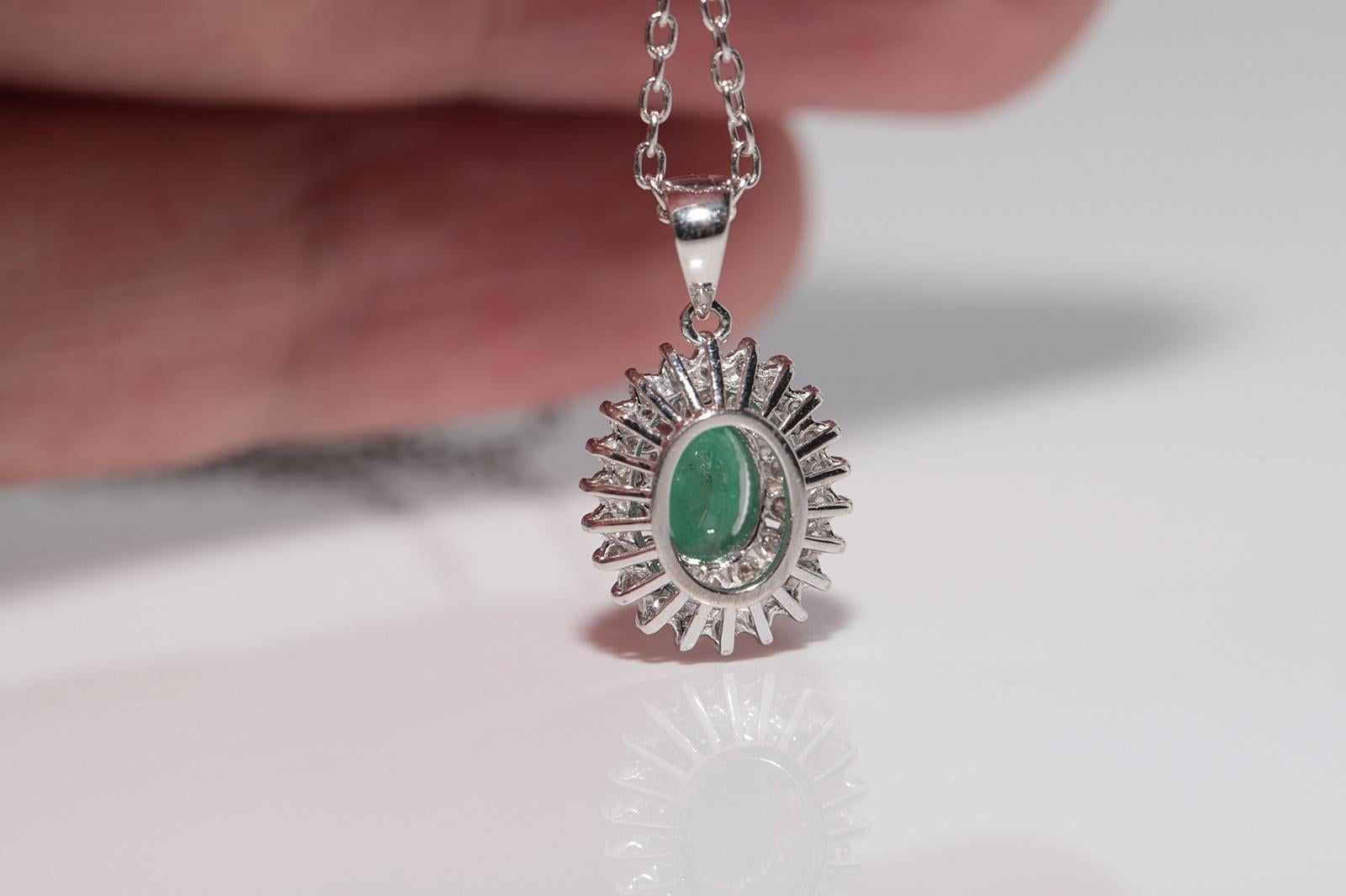 18k Gold Natural Diamond And Oval Cut Emerald Decorated Pendant Necklace For Sale 3