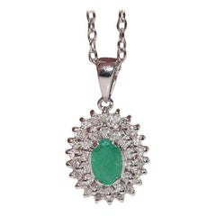 Collana con ciondolo decorato con diamanti naturali e smeraldi taglio ovale in oro 18k