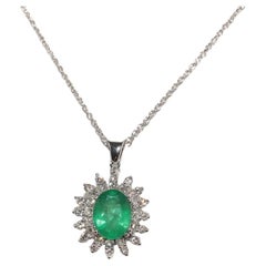 18k Gold Natural Diamond And Oval Cut Emerald Decorated Pendant Necklace