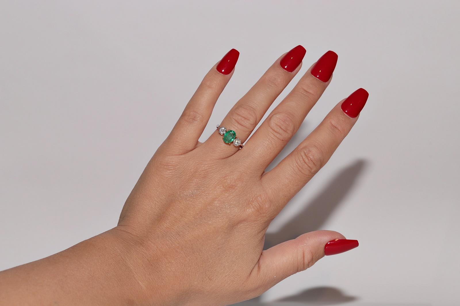 18k Gold Natural Diamond And Oval Cut Emerald Decorated Ring For Sale 5