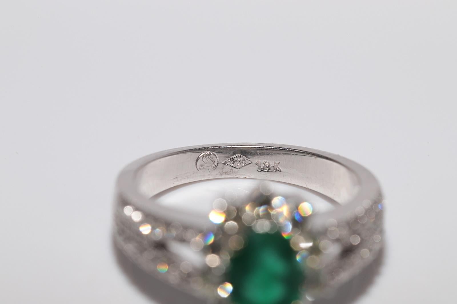 18k Gold Natural Diamond And Oval Cut Emerald Decorated Ring For Sale 6