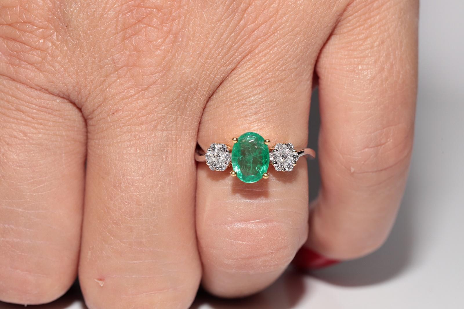 18k Gold Natural Diamond And Oval Cut Emerald Decorated Ring For Sale 7